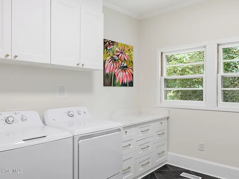 105 Bunn Ave — Photo 25