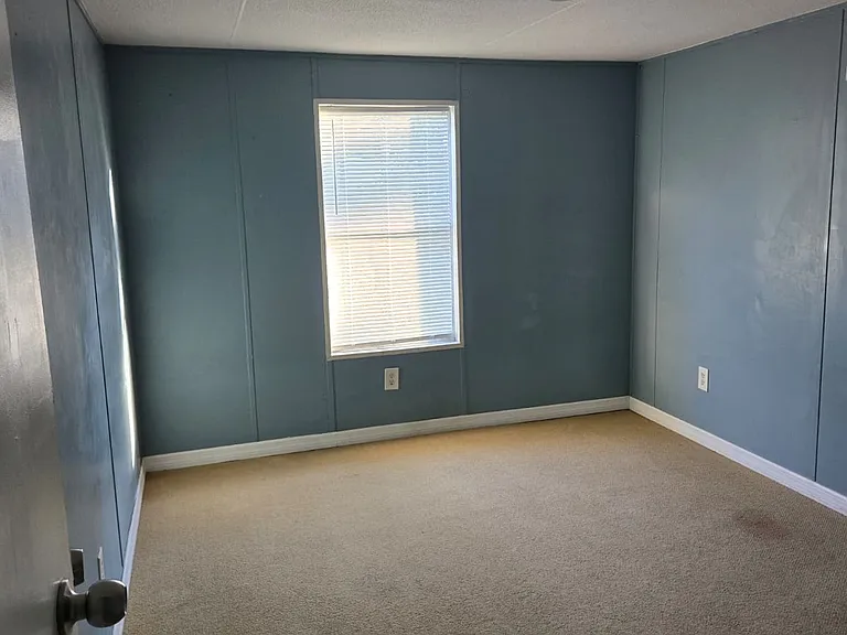 595 Maxanna Ave — Photo 8