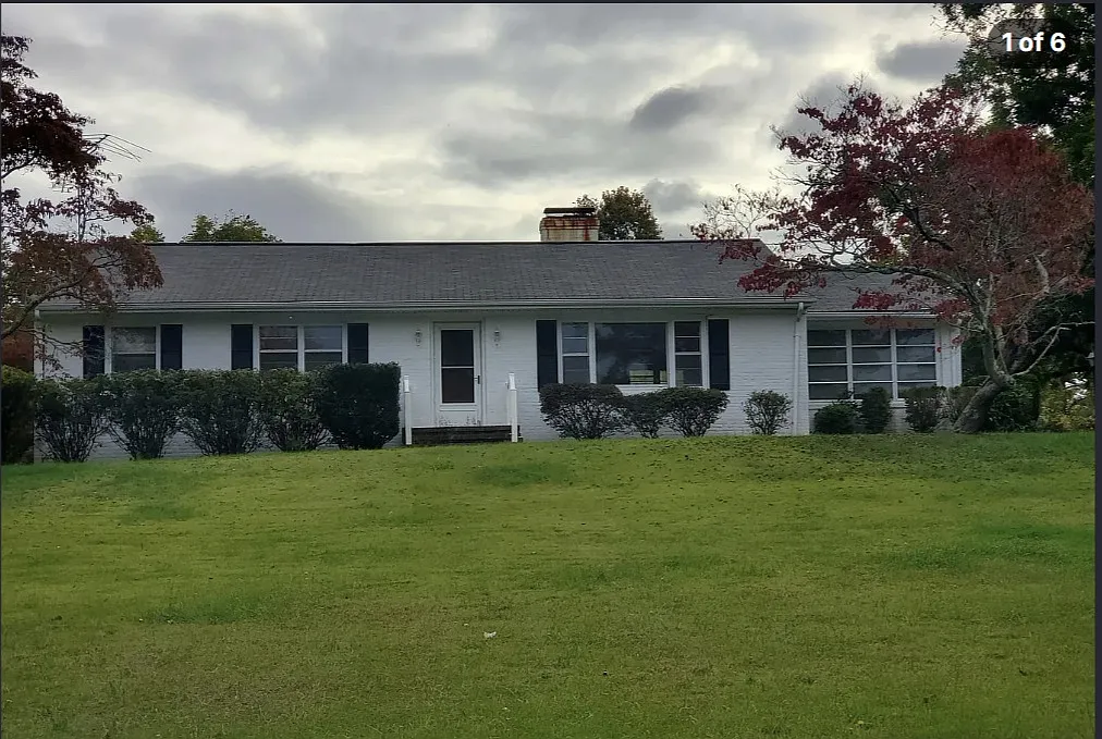 3 bed, 1382 sqft, $2,300 — Photo 1