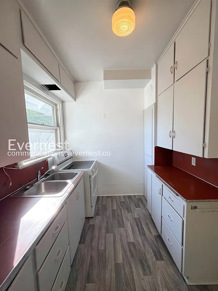 1 bed, 1.0 bath, 1100 sqft, $1,295 — Photo 4