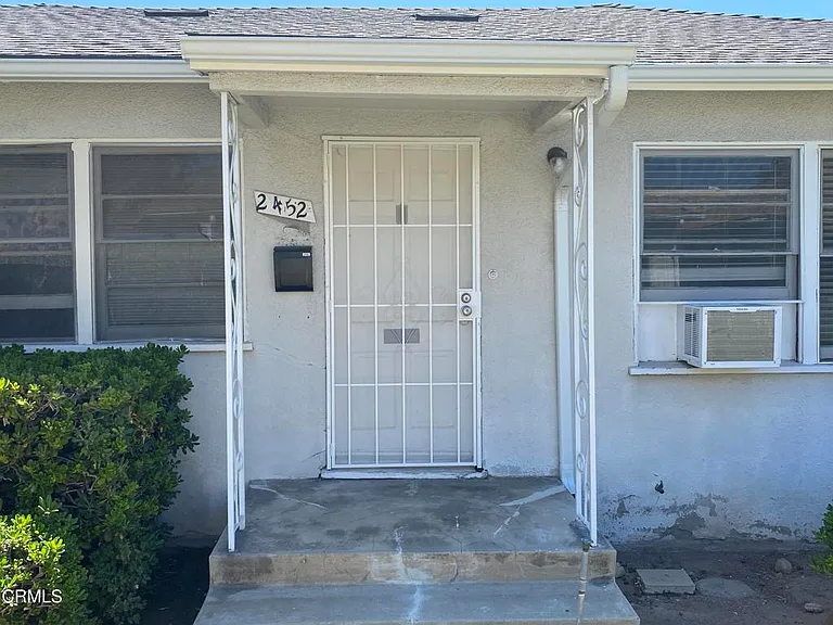 2452 E Washington Blvd — Photo 2