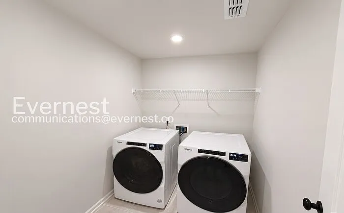 167 E Millbrook Dr — Photo 15
