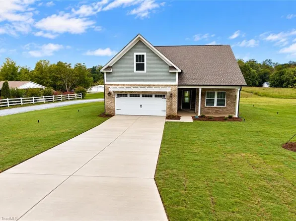 5158 Paramount Rd #1062, Pfafftown, NC 27040