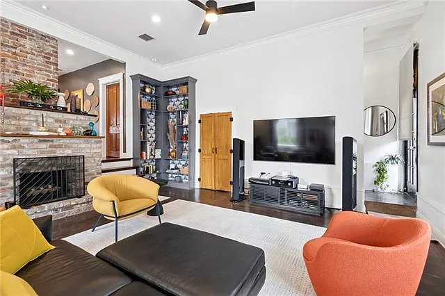 4 bed, 2.5 bath, 2069 sqft, $6,500 — Photo 4
