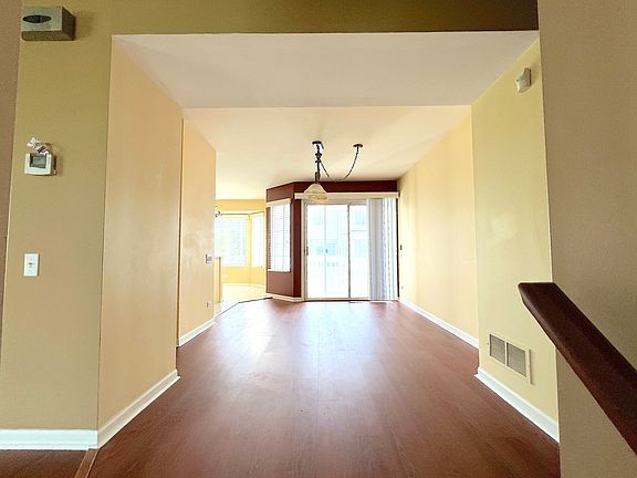 3rd image of 1760 Middlebury Dr #1760