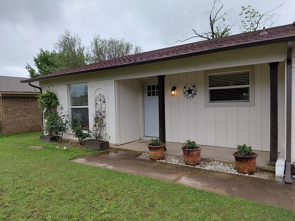 1st image of 3204 NE 10th St