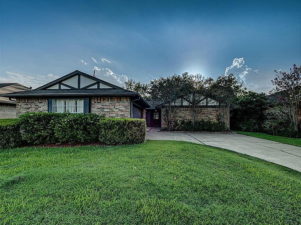 1st image of 2127 Collingsfield Dr