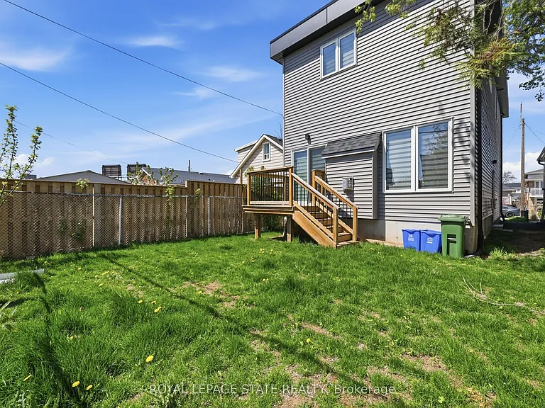 37 Delena Ave S — Photo 33