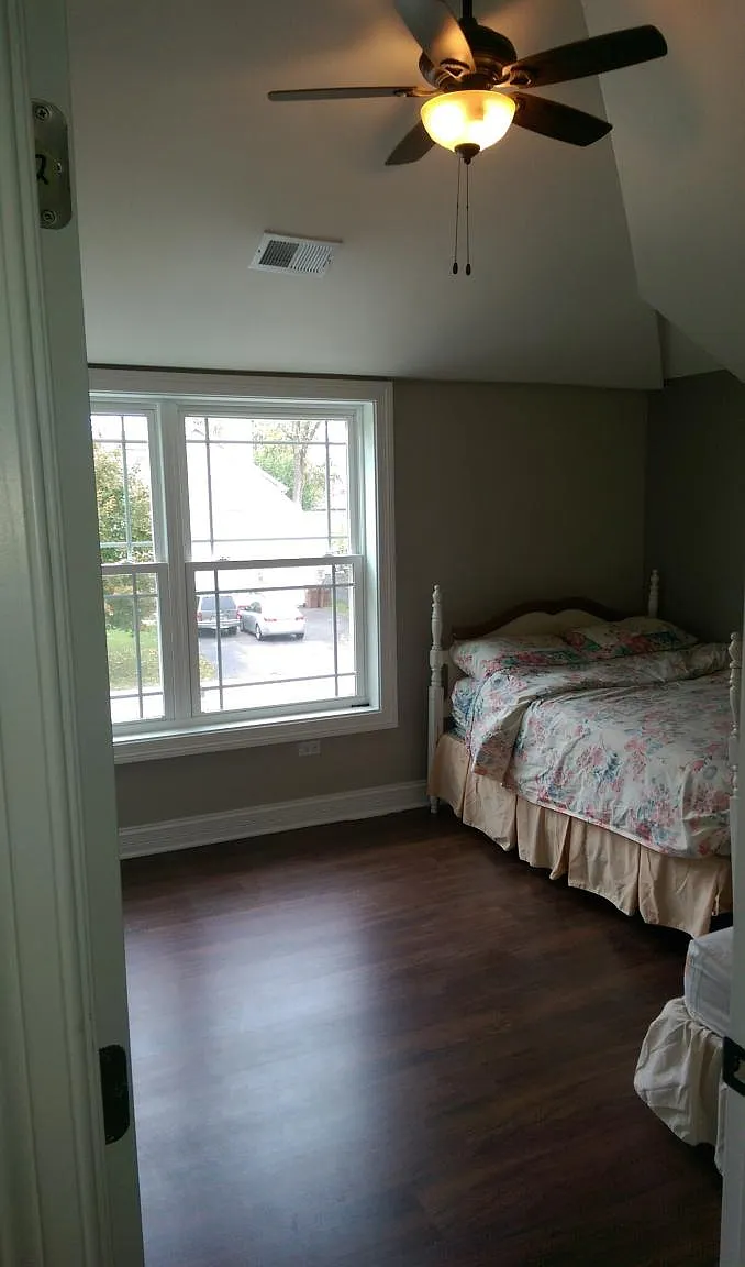 1n261 Farwell Street — Photo 4