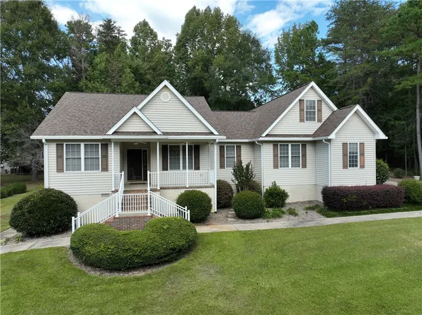 30262 Winchester Dr, Seneca, SC 29678