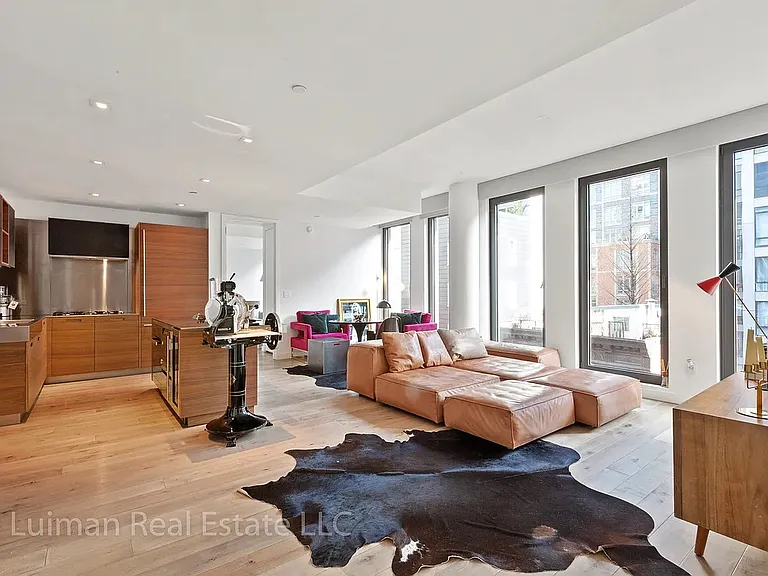 15 Renwick St #702 — Photo 1