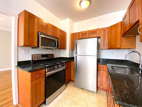 2nd image of 1735 Van Ness Ave APT 105