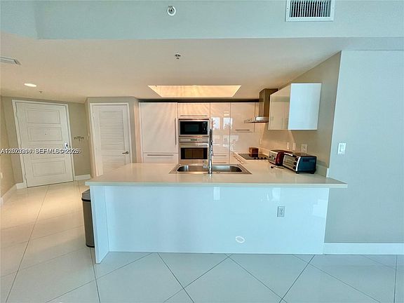 4th image of 150 Sunny Isles Blvd Unit 1501