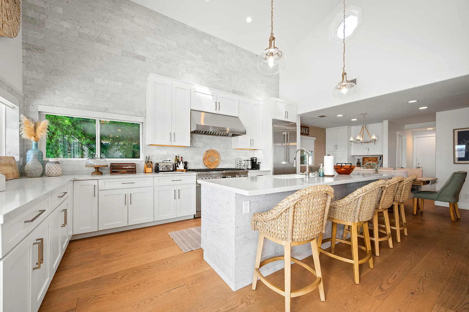 4 bed, 3.5 bath, 2900 sqft, $12,500 — Photo 3