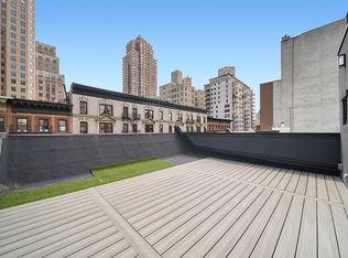 317 W 51st St #PENTHOUSE 3R, New York, NY 10019