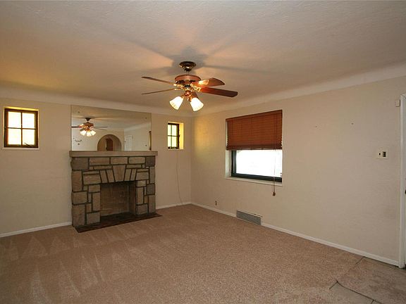 4th image of 714 Dallas Dr