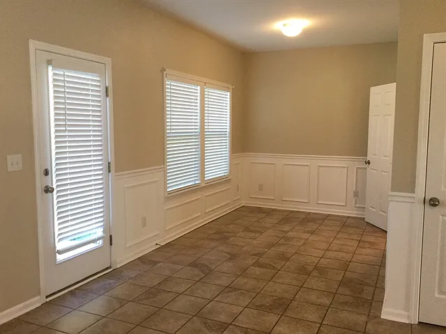 145 Collenton Ln — Photo 5