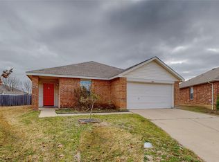 1500 Queens Brook Ln, Fort Worth, TX 76140