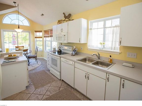 3rd image of 284 Vista Cir