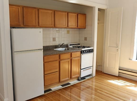 2nd image of 429.5 W Belden Ave #D403b