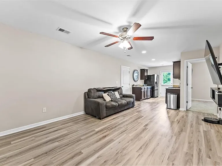 201 Vista Cir — Photo 1