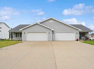 1670 W Roselawn Dr, Appleton, WI 54914