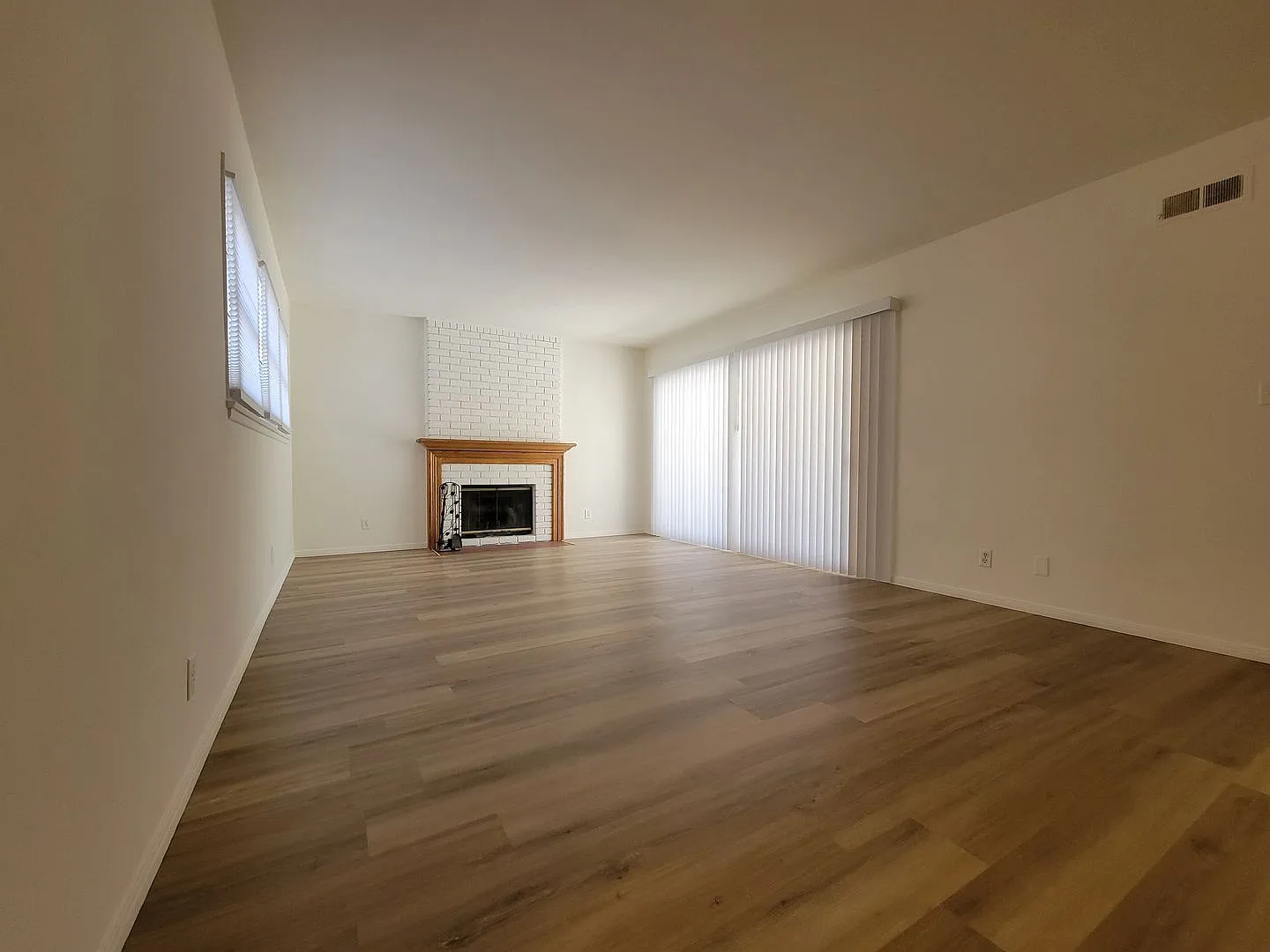 **Price Reduced** Spacious 3 Bedroom Canoga Park House — Photo 3