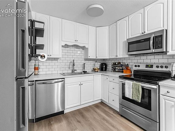 4th image of 4365 Drummond Cir