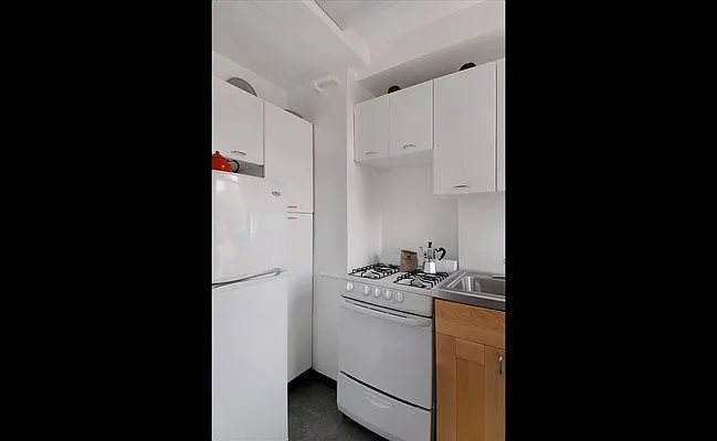 Sold by Douglas Elliman | media 16