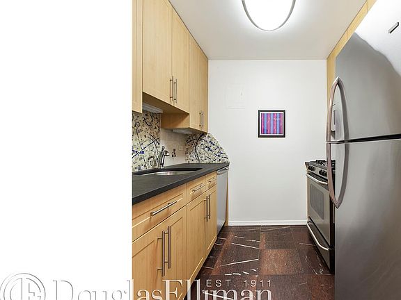 4th image of 16 W 16th St APT 9LN
