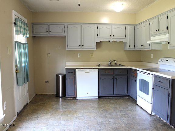 4th image of 10391 Yates Dr