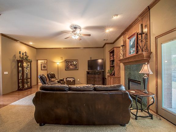 4th image of 1316 SW 131st Ter
