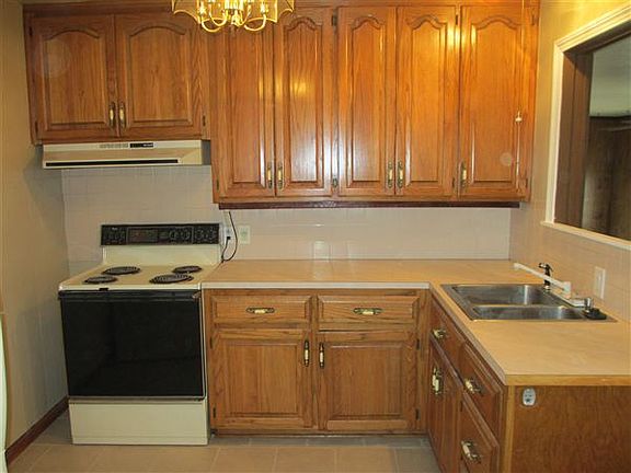 757 S Clifton, Kitchen