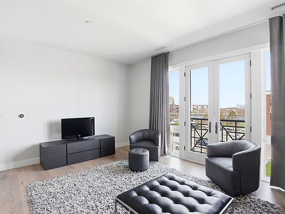 4th image of 10 Shipyard Dr Unit 303