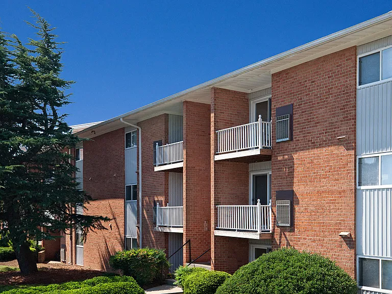 Rock Creek Apartments are just minutes from downtown Richmond and Southside