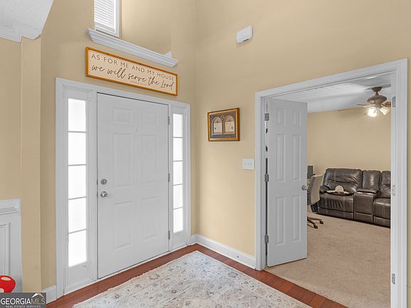 4th image of 170 Aaron Ct