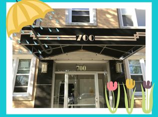 700 E Henry Clay St APT 03, Whitefish Bay, WI 53217