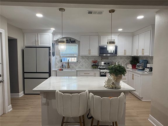 5th image of 106 Adams Dr