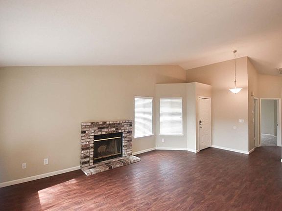 4th image of 2700 Almondridge Dr