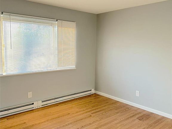 3rd image of 7752 Hazelcrest Dr