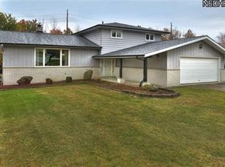 6263 Gale Dr, Seven Hills, OH 44131