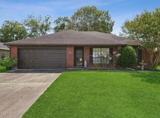 2801 Dove Tree Dr, Alvin, TX 77511