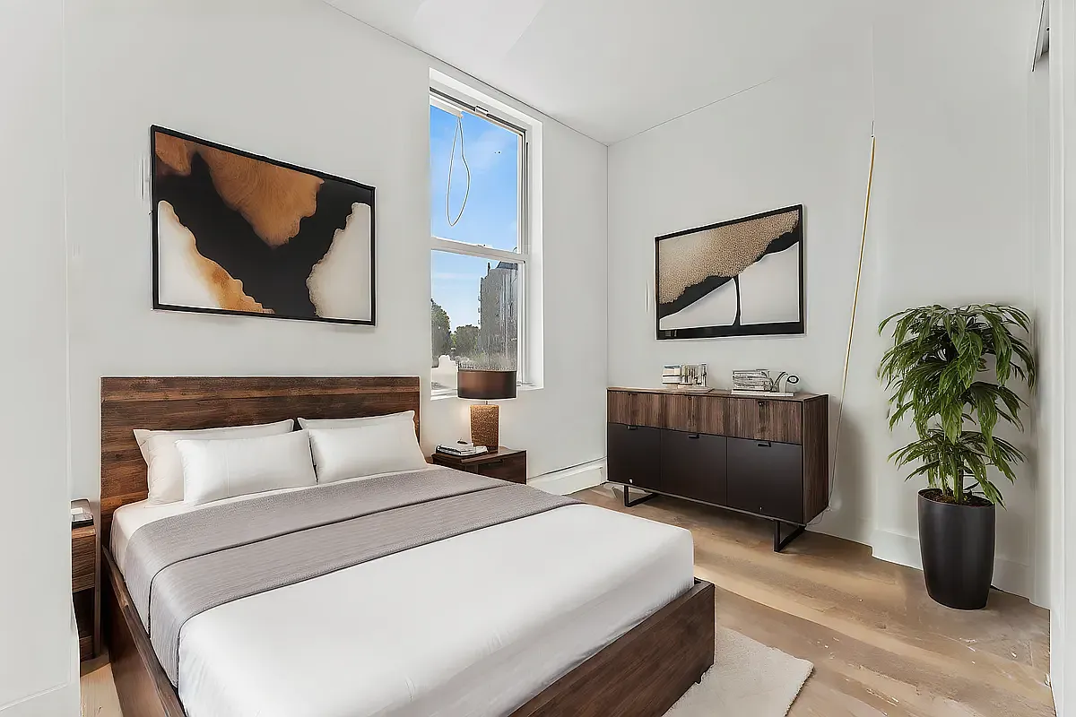 Building Photo - 493 Grand St #2F