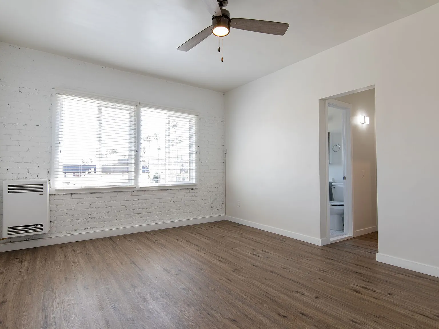 Mariposa II Apartments | Renovated Apartments with Exposed Brick in Koreatown — Photo 3
