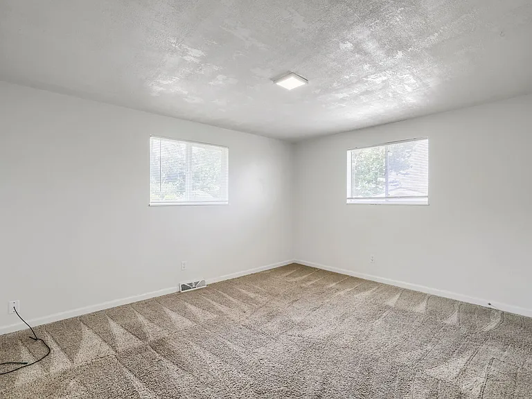 301 Moss St — Photo 11