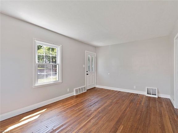 3rd image of 802 Chinook Ave