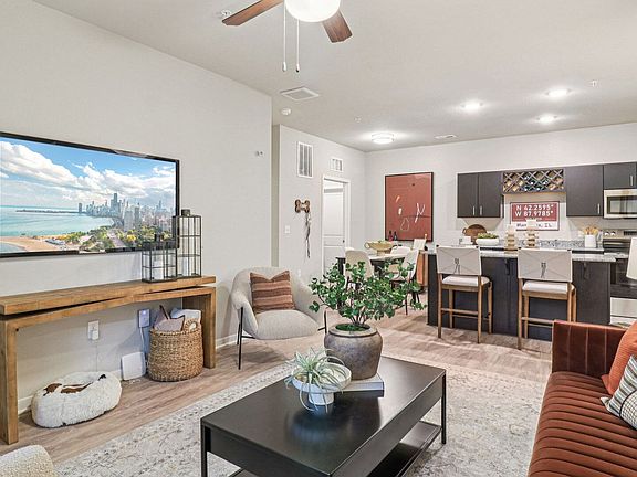 2nd image of 1100 Huntington Dr #112