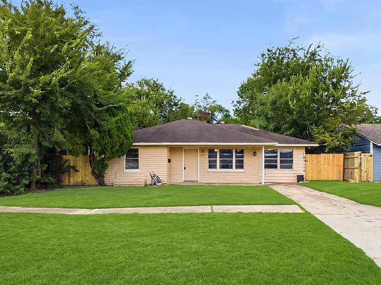 5326 Doulton Dr — Photo 1