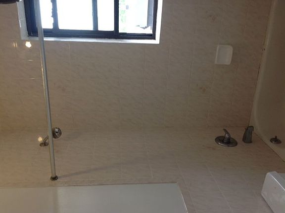 3rd image of 2538 Astoria Blvd APT 18