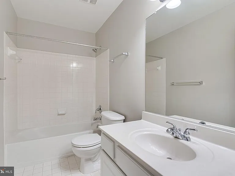 3rd floor:
Guest bathroom on upper level